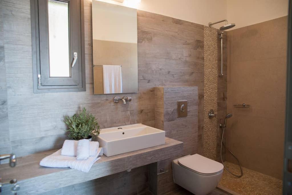 New Villa Blue with private pool at Trapezaki Livathos  Esterno foto